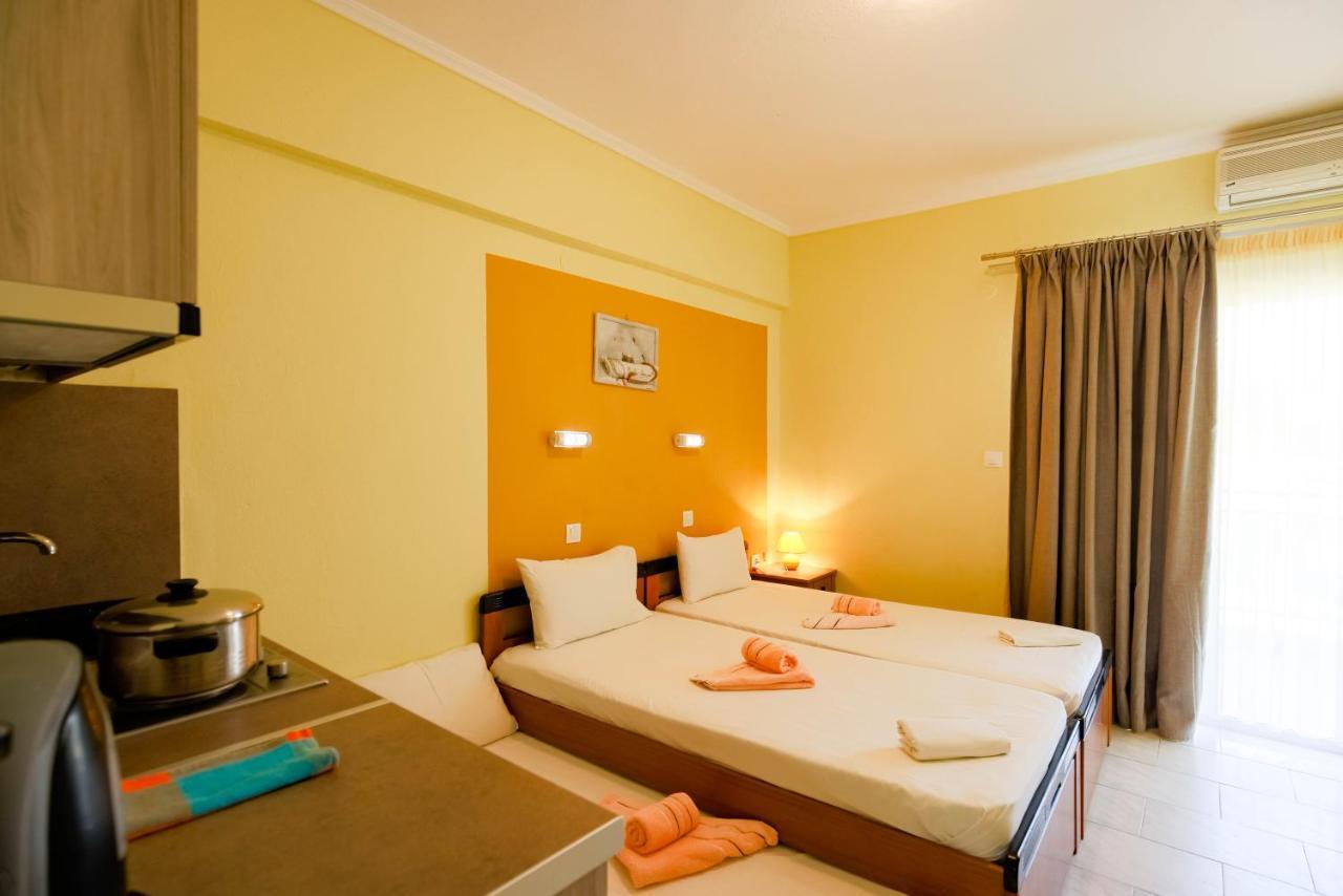 Dionisos Apartments Paralia Dionysiou Exteriör bild